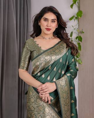 Green Color Zari Woven Banarasi Art Silk Saree 1