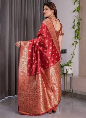 Red Color Zari Woven Banarasi Art Silk Saree 5