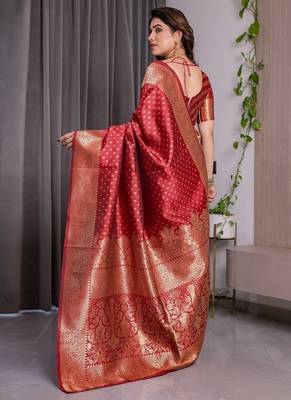 Red Color Zari Woven Banarasi Art Silk Saree 5