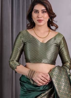 Green Color Zari Woven Banarasi Art Silk Saree 4