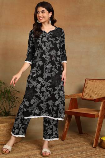 Vahson women's black printed rayon kurta with trousers and lace detailing