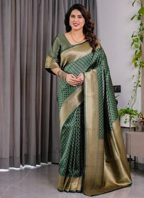 Green Color Zari Woven Banarasi Art Silk Saree 2