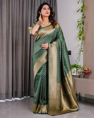 Green Color Zari Woven Banarasi Art Silk Saree 3