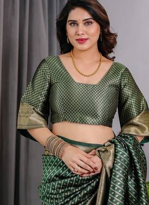 Green Color Zari Woven Banarasi Art Silk Saree 4
