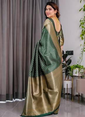 Green Color Zari Woven Banarasi Art Silk Saree 5