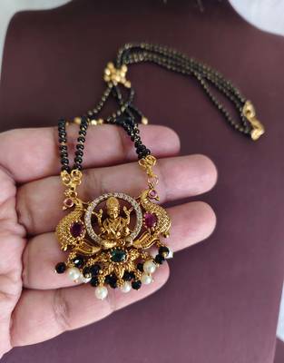 Gold plated temple peacock black beads necklace 2