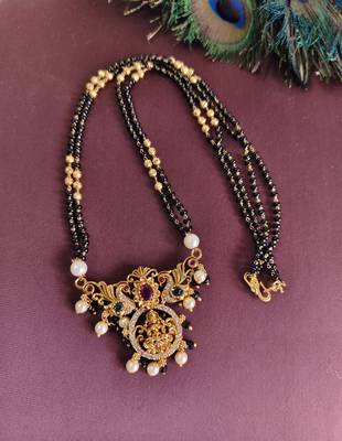Gold plated temple lakshmi peacock stone black beads necklace 2