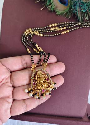 Gold plated temple stone black beads necklace 1