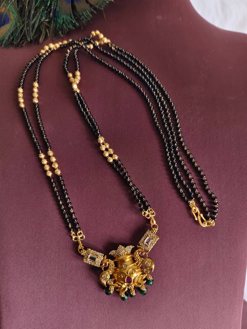 Gold plated stone peacock black beads necklace