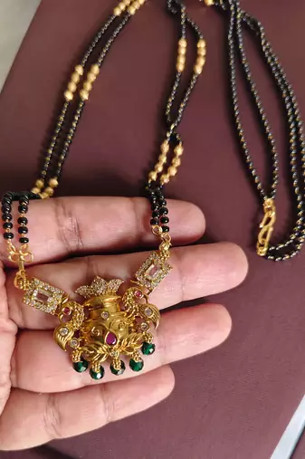 Gold plated stone peacock black beads necklace