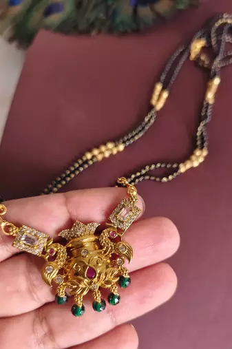 Gold plated stone peacock black beads necklace