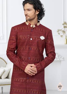 Maroon silk blend embroidered sherwani set 2