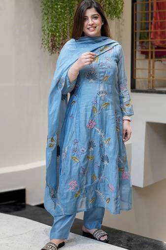 Women's Beautiful Cotton Fabric Thread Work Straight Kurta, Pant and Dupatta Set