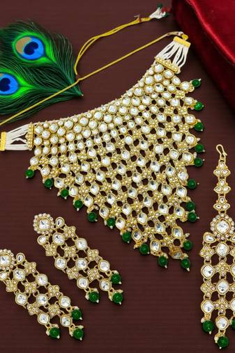 Gold-plated kundan green beads v-shaped necklace set with maang tikka