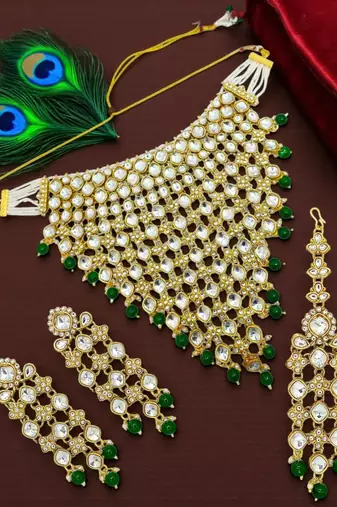 Gold-plated kundan green beads v-shaped necklace set with maang tikka