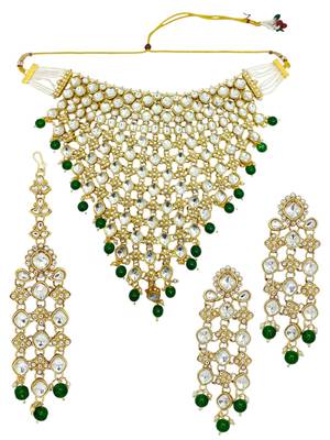 Gold-plated kundan green beads v-shaped necklace set with maang tikka 2