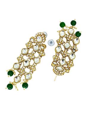 Gold-plated kundan green beads v-shaped necklace set with maang tikka 5