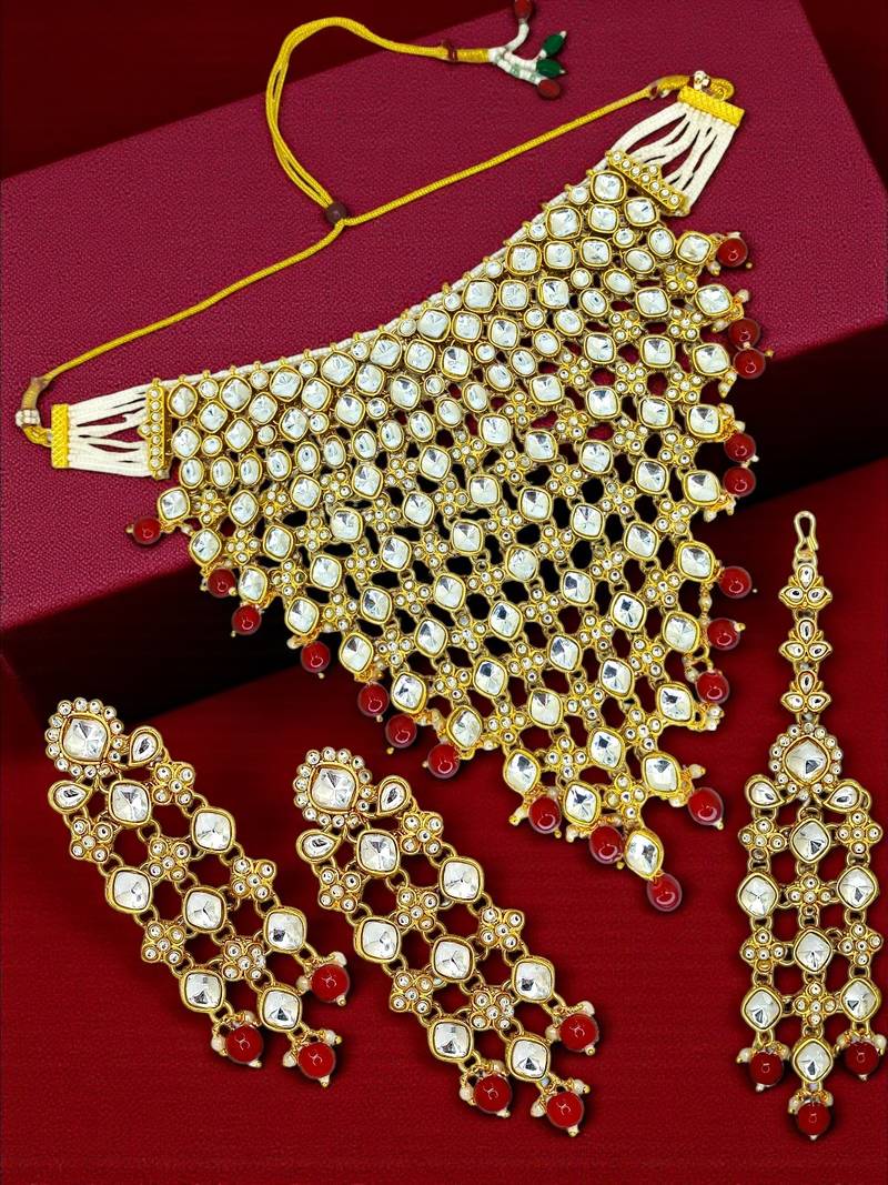 Gold-plated kundan maroon beads v-shaped necklace set with maang tikka