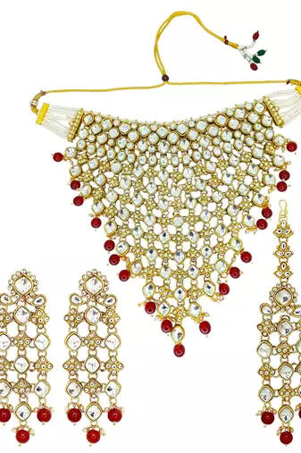 Gold-plated kundan maroon beads v-shaped necklace set with maang tikka