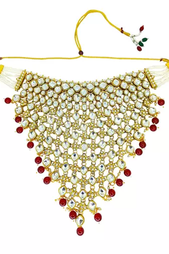 Gold-plated kundan maroon beads v-shaped necklace set with maang tikka