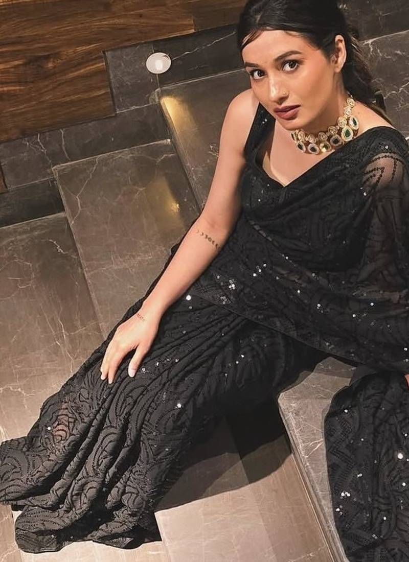 New Georgette Beautiful Seqwance saree With Blouse Set For Women's