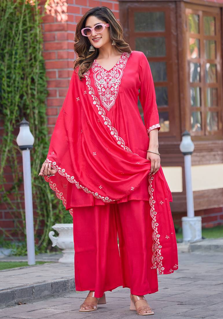 Women Soft Mull Chanderi Silk And Thread Works Kurta With Trousers & Dupatta