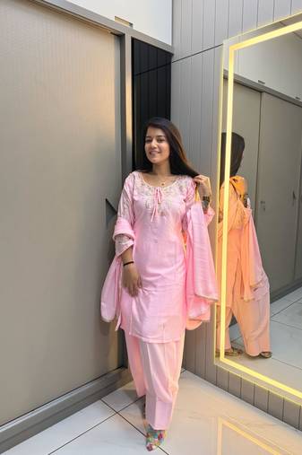 Baby pink crape readymade kurti set with beads sequence work