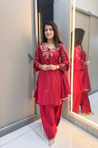 Red crape readymade kurti set with beads sequence work