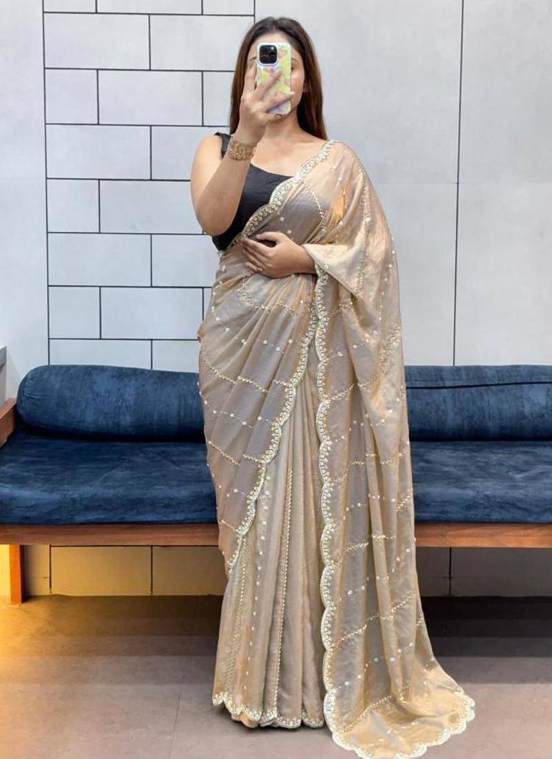 Presenting you the luxurious and glamorous trending hand work saree With Blouse 