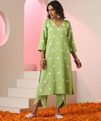Green embroidered cotton kurta set 1