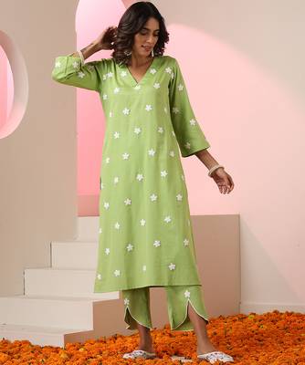 Green embroidered cotton kurta set 5