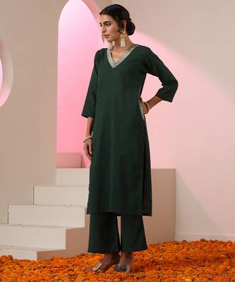 Green embroidered linen kurta set 4