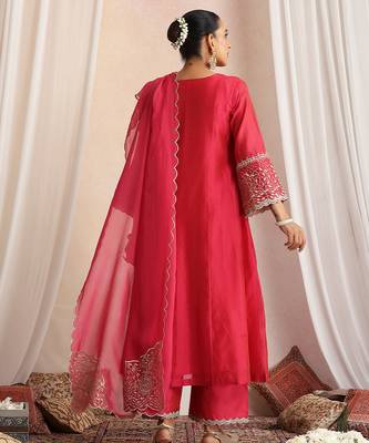 Magenta embroidered chanderi kurta set 3