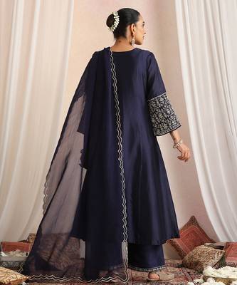 Blue embroidered chanderi kurta set 4