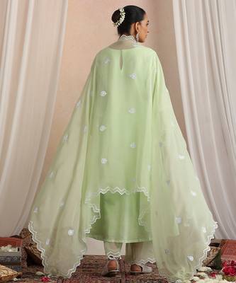 Green embroidered chanderi kurta set 4