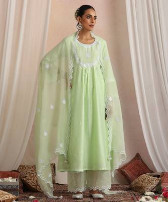 Green embroidered chanderi kurta set 1