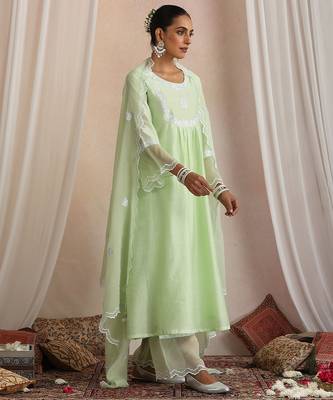 Green embroidered chanderi kurta set 5