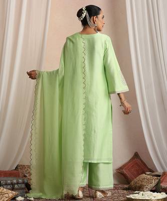 Green embroidered chanderi kurta set 4