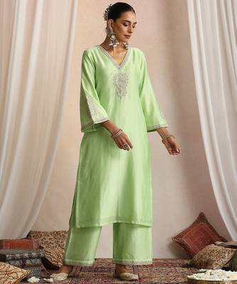 Green embroidered chanderi kurta set 5