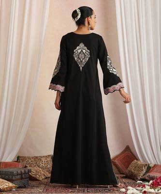 Black embroidered cotton kaftan 2