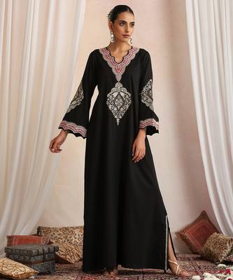 Black embroidered cotton kaftan 1