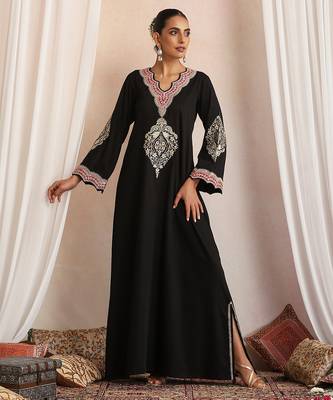 Black embroidered cotton kaftan 5