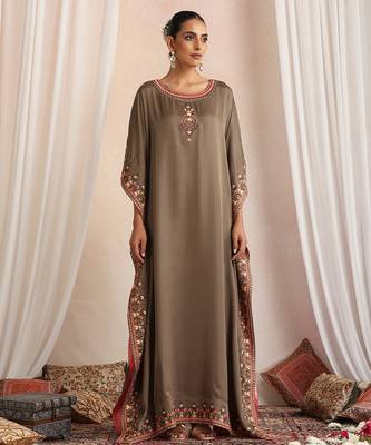 Olive embroidered cotton kaftan 1