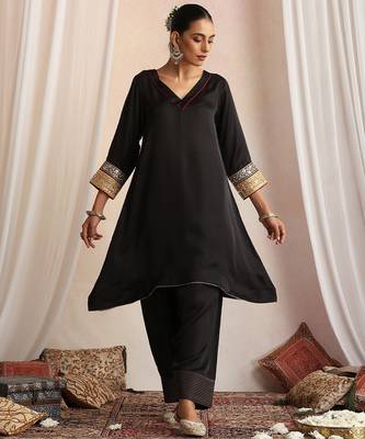 Black embroidered silk kurta set 1