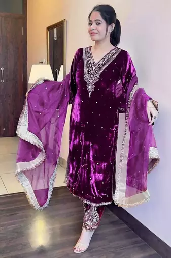 Purple velvet straight suit stitched