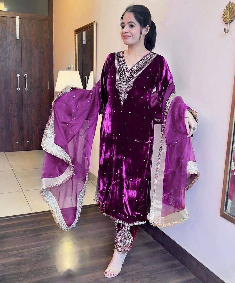 Purple velvet straight suit stitched