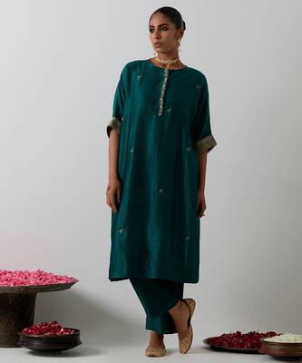 Green embroidered chanderi kurta set 1