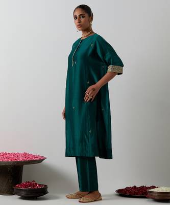 Green embroidered chanderi kurta set 3