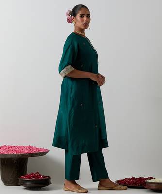 Green embroidered chanderi kurta set 4