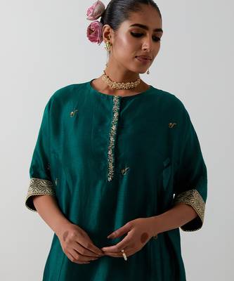 Green embroidered chanderi kurta set 5